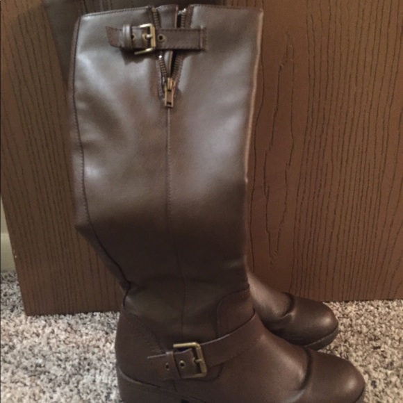 Kohl's Brown Boots 🍁 - Picture 2 of 7